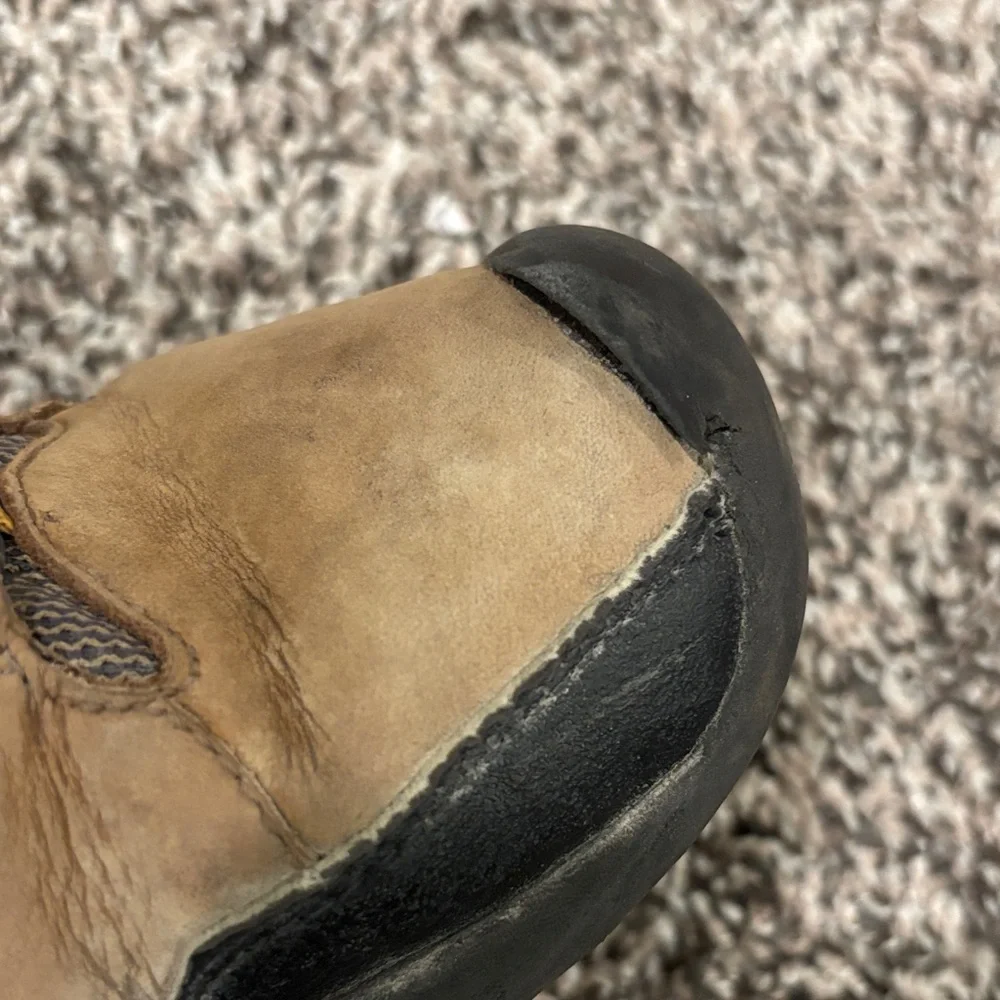 Keen Boys Tan and Black Hiking Boots Size 4